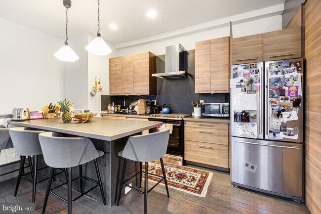 Building Photo - 2318 E York St