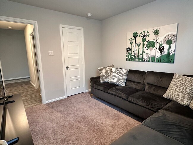 Building Photo - 1104 Magpie Lane