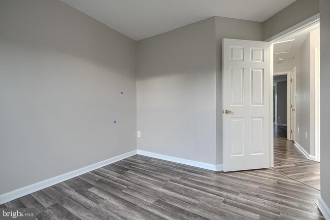 Building Photo - 8820 Papillon Dr
