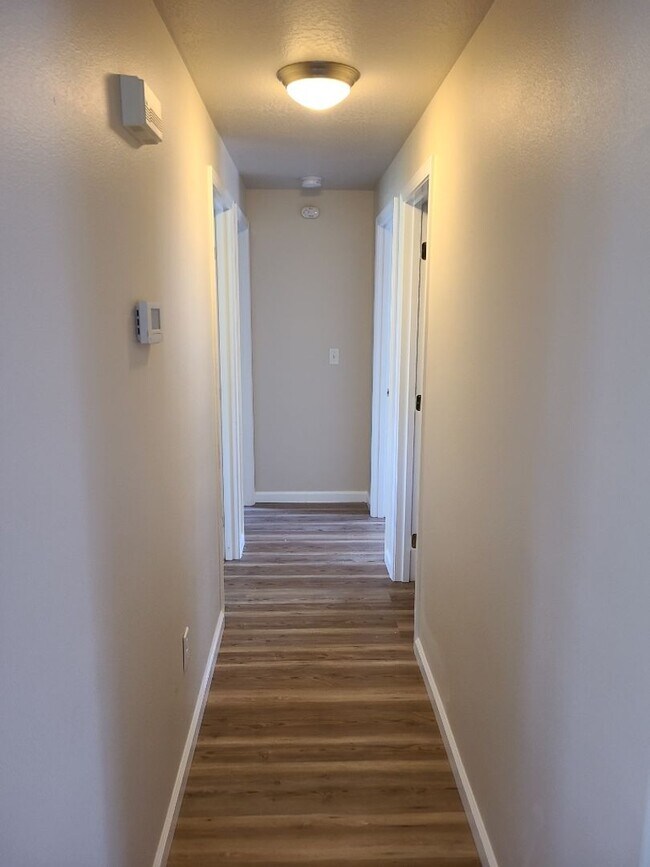 Building Photo - Spacious 3 Bed, 2 Bath Home on a Corner Lot in Southwest Medford