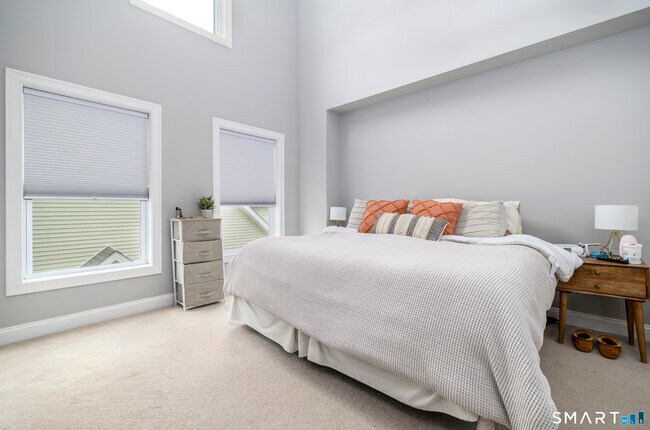 Building Photo - 85 Camp Ave