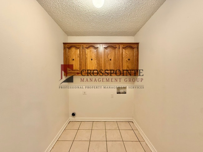 Building Photo - 4819 Gretna Green Ln