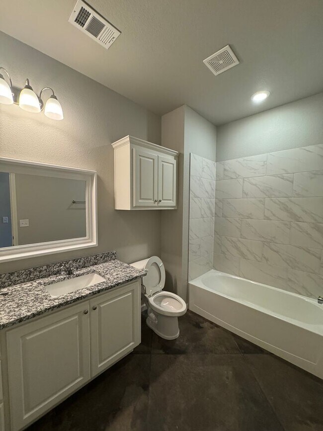 Building Photo - Large 3bedroom 2 bathroom New built 2025 1...