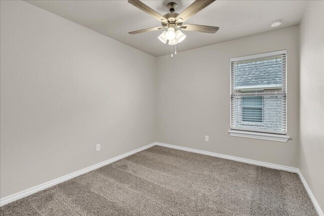 Building Photo - Adorable Brand New NE Edmond