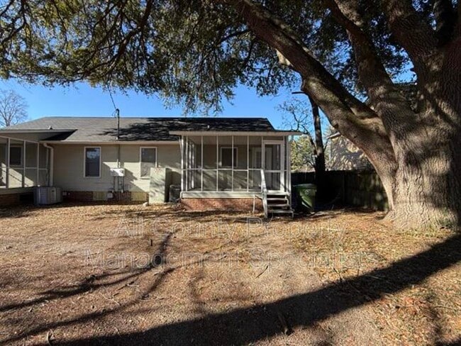 Building Photo - 1908 Greenoaks Rd