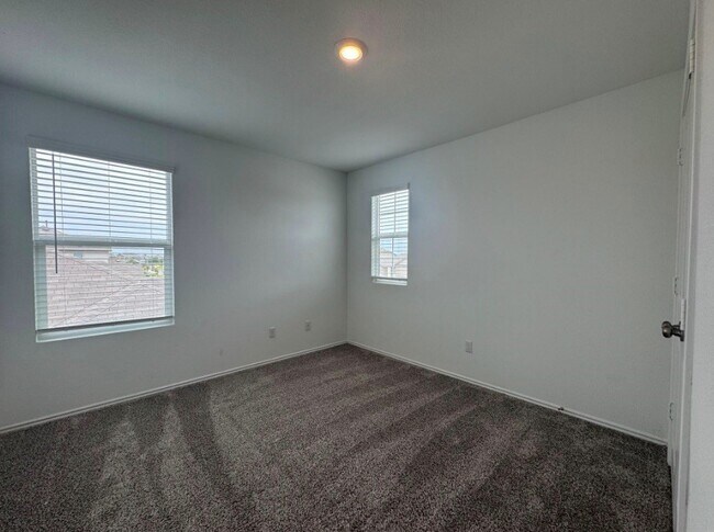 Building Photo - 208 Otter Rd