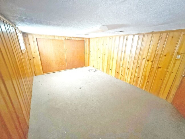 Building Photo - 4 BED 1 BATH BEAUTIFUL SINGLE FAMILY HOME ...