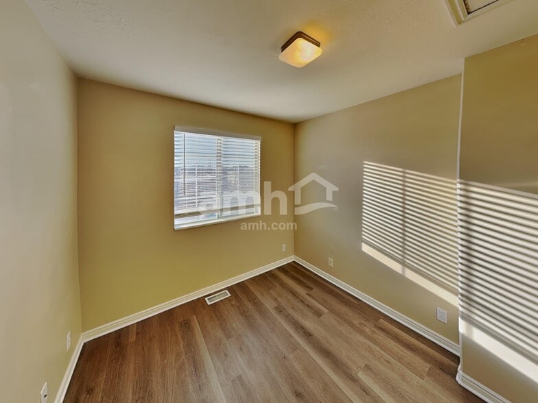 Building Photo - 1538 N 200 W