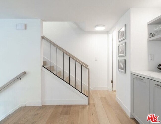 Building Photo - 4350 Glencoe Ave