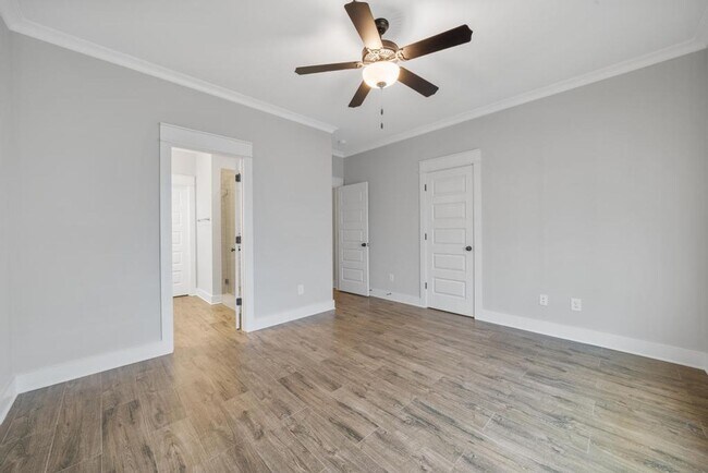 Building Photo - 2 bedroom with bonus space in Cahaba Heights!