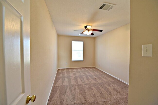 Building Photo - 105 Mesa Dr