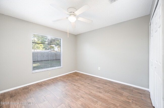 Building Photo - 869 Yorktowne Dr