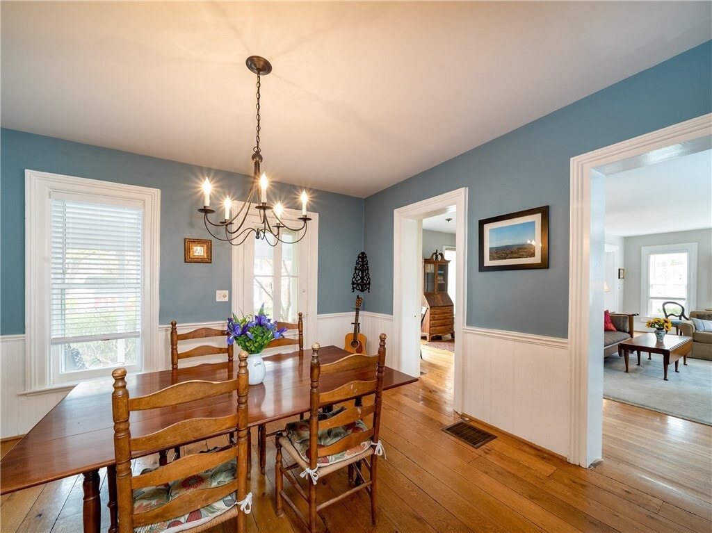 Dining room - 164 S Main St