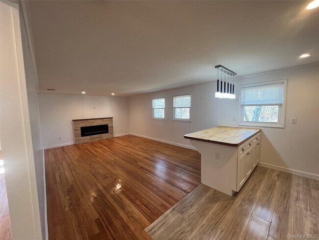 Building Photo - 11 Pulaski Pl