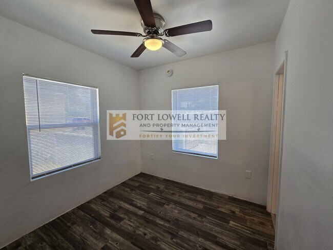 Building Photo - One Bedroom with Yard at Stonedale Apartme...