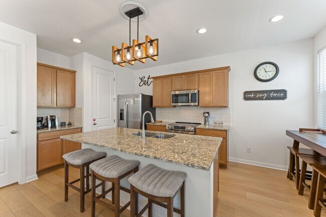 Building Photo - 2119 Hofstaat