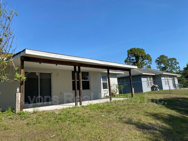 Building Photo - 539 Alexia Ave S