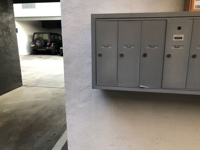 Building Photo - 1944 State St