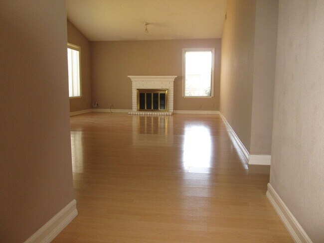 Building Photo - 3 Bedroom/2 Bath House in the Arbors Area SLO