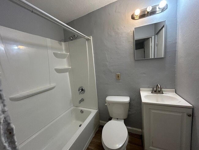 Building Photo - Phyllis Street Duplexes