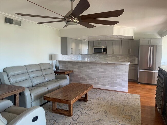 Building Photo - 1125 Pinellas Bayway S