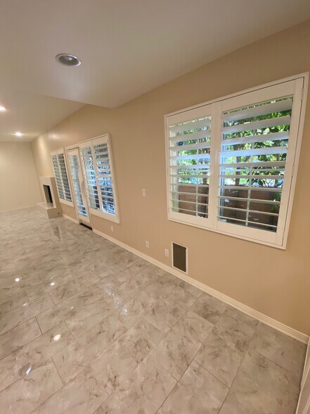 Building Photo - 5200 White Oak Ave