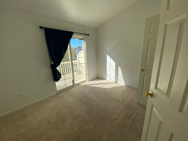 Building Photo - 2 Bedroom Townhome Near Buckley Air Force Base