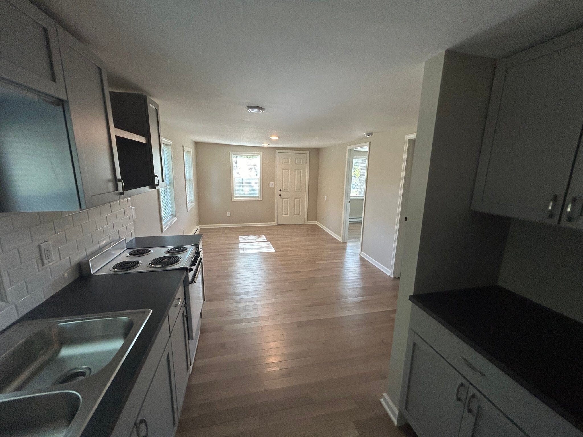 Building Photo - 305 N Main St