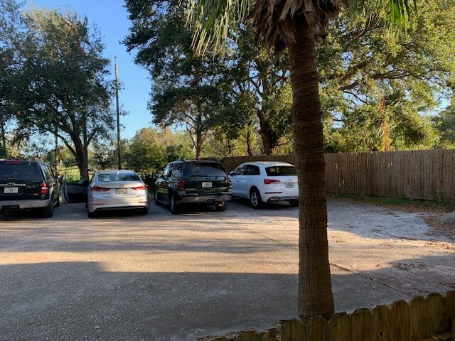 Building Photo - 1559 S Myrtle Ave