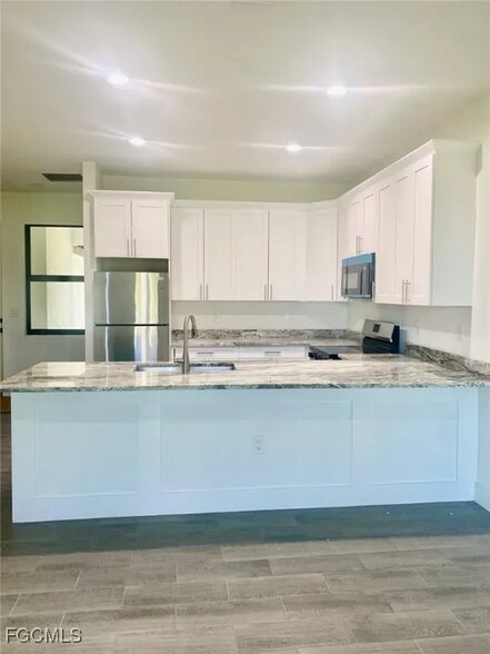 Primary Photo - 5427 Centennial Blvd