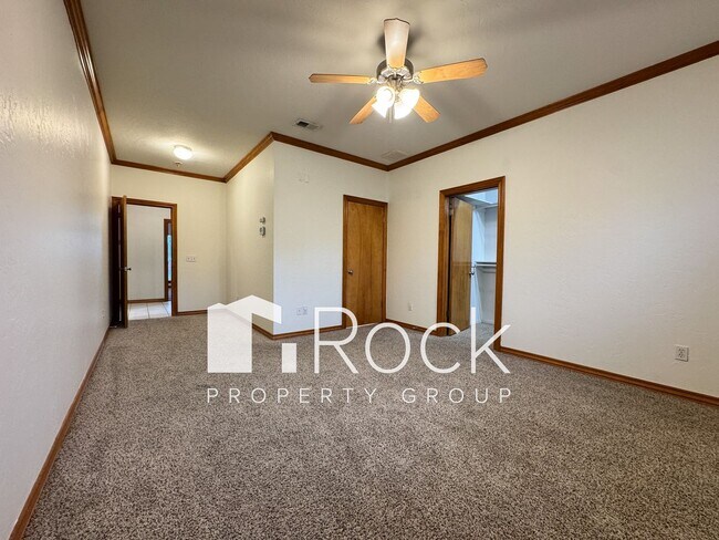 Building Photo - Charming 3-Bed 3-Bath Home with Tornado Shelter & Generator