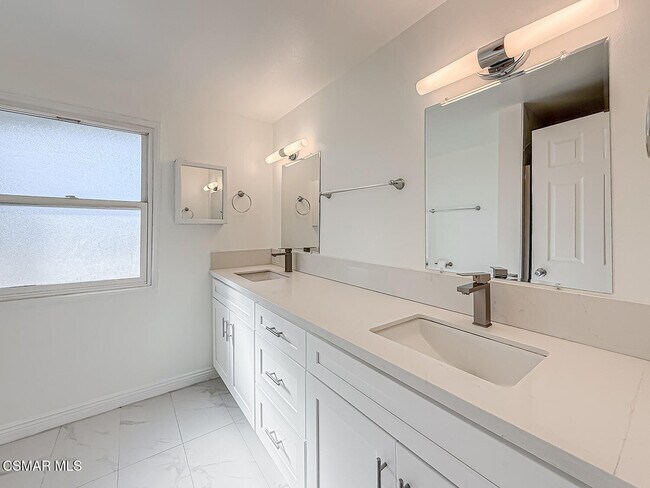 Building Photo - 2561 Heywood St