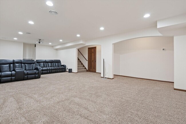 Building Photo - N42W22770 Beacon Ct