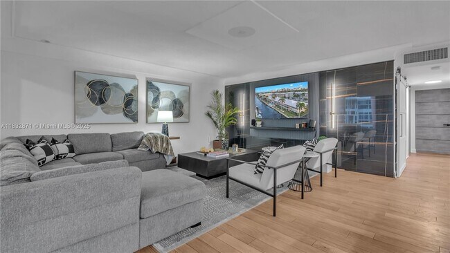 Building Photo - 3051 NE 47th Ct