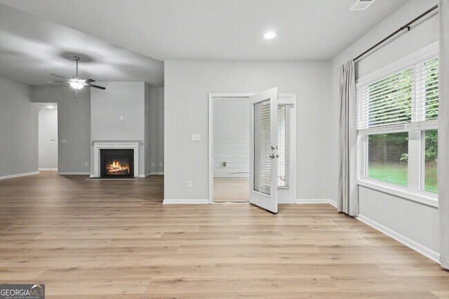 Building Photo - 270 S Ridge