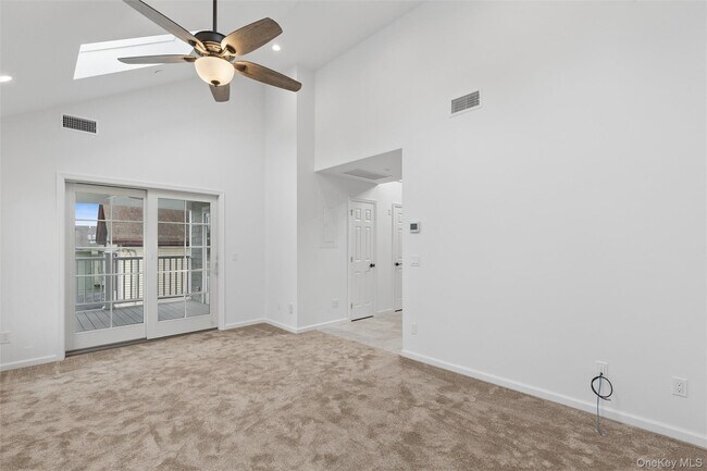 Building Photo - 413 1st St