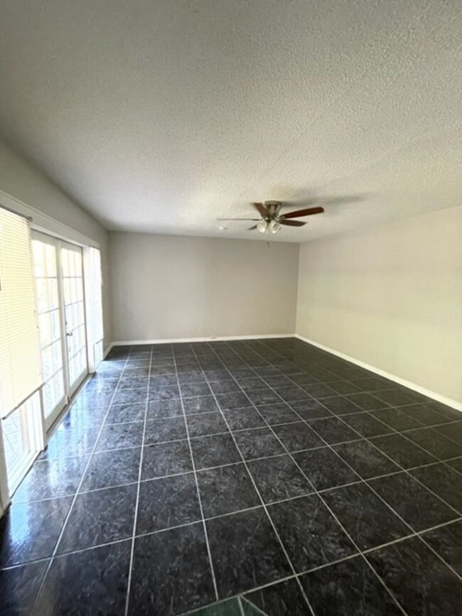 Building Photo - 2 Bedroom 2 Bath Townhome For Rent in Port...