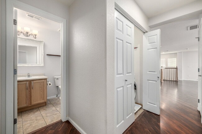 Building Photo - Lovely two bed two bath in Parker for rent