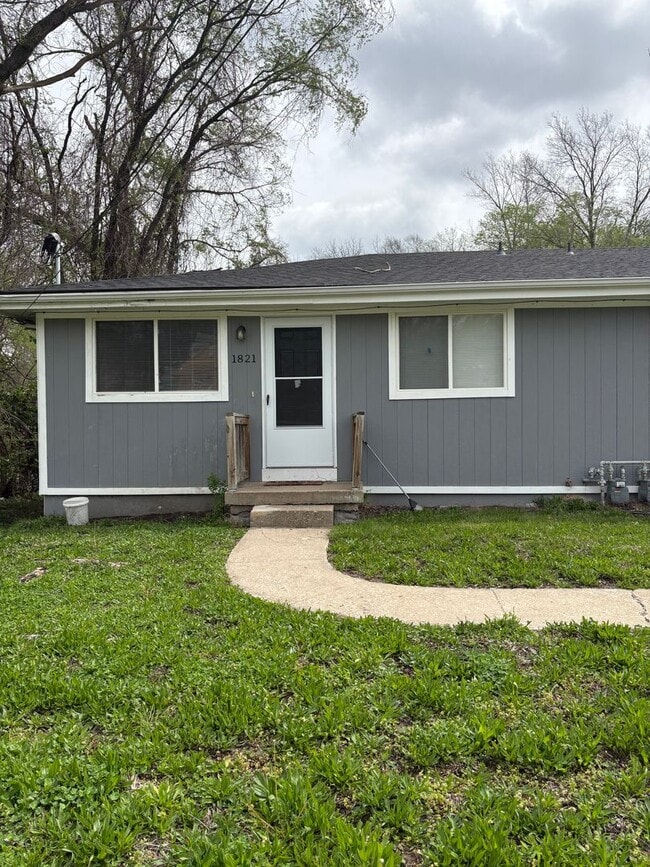 Building Photo - 1819/1821 N. 50th Terrace