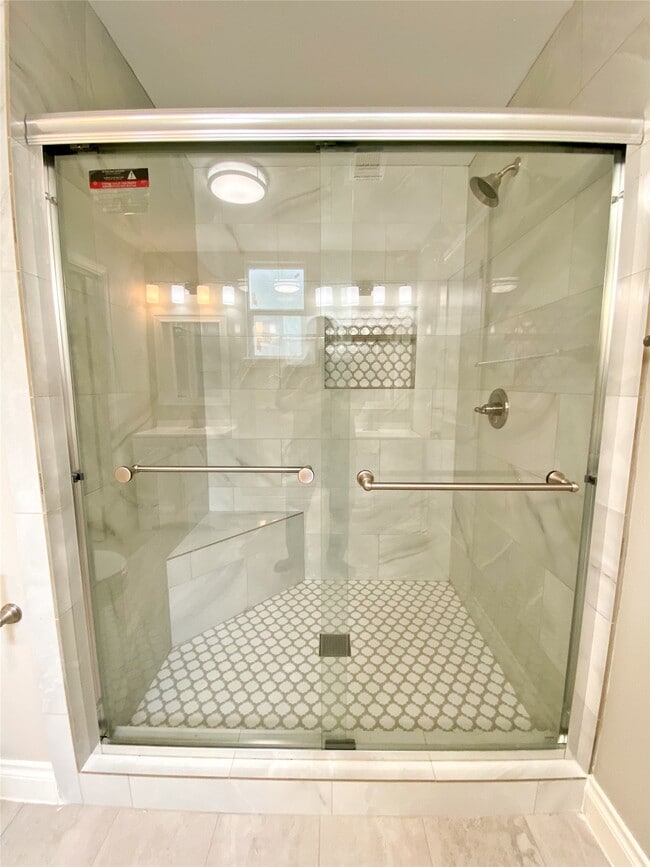 Building Photo - 1406 Mystic St