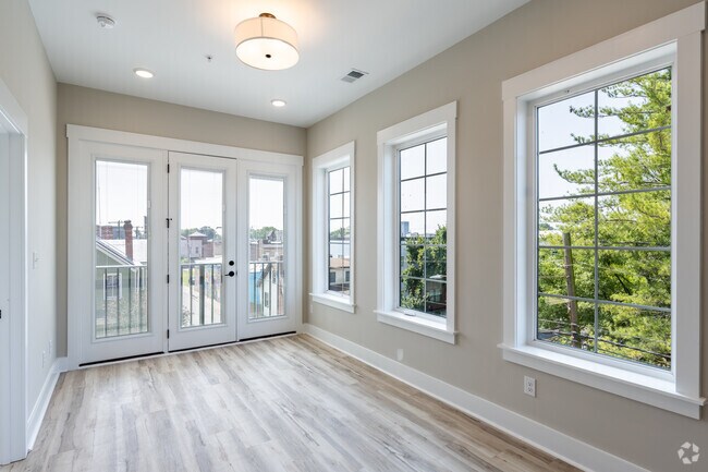 2BR, 2BA - 1,153SF - Dining Room - 1421 Bainbridge St