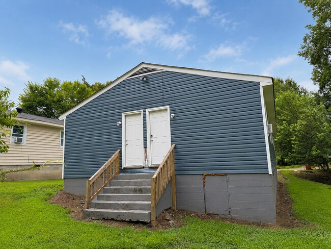 Building Photo - 1043 6th St