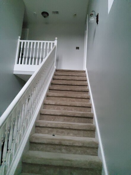 Building Photo - 10052 Lynham Cove