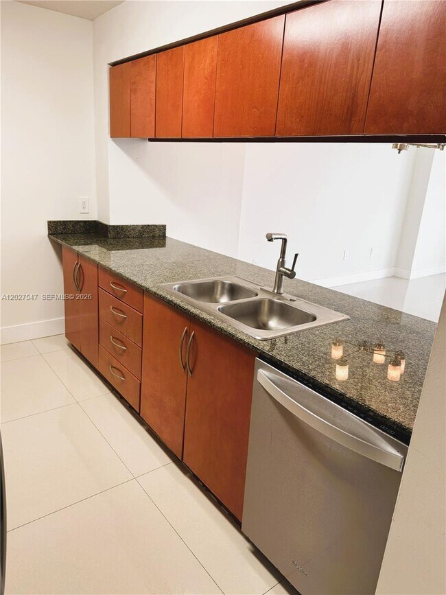 Building Photo - 1200 Brickell Bay Dr