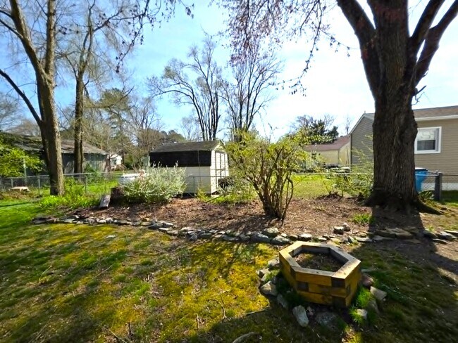 Building Photo - 1017 Tyler Ave