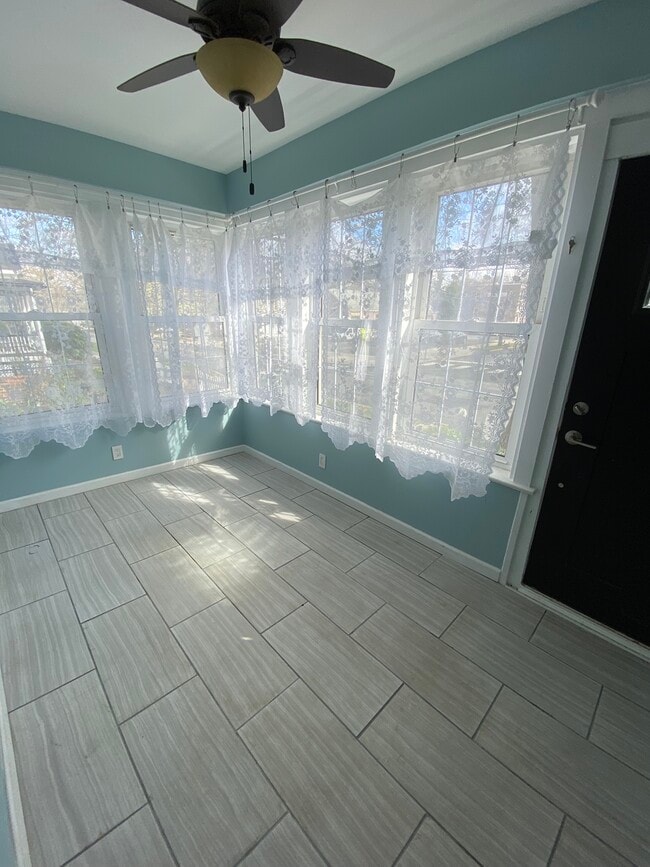 Building Photo - 64 Grove St