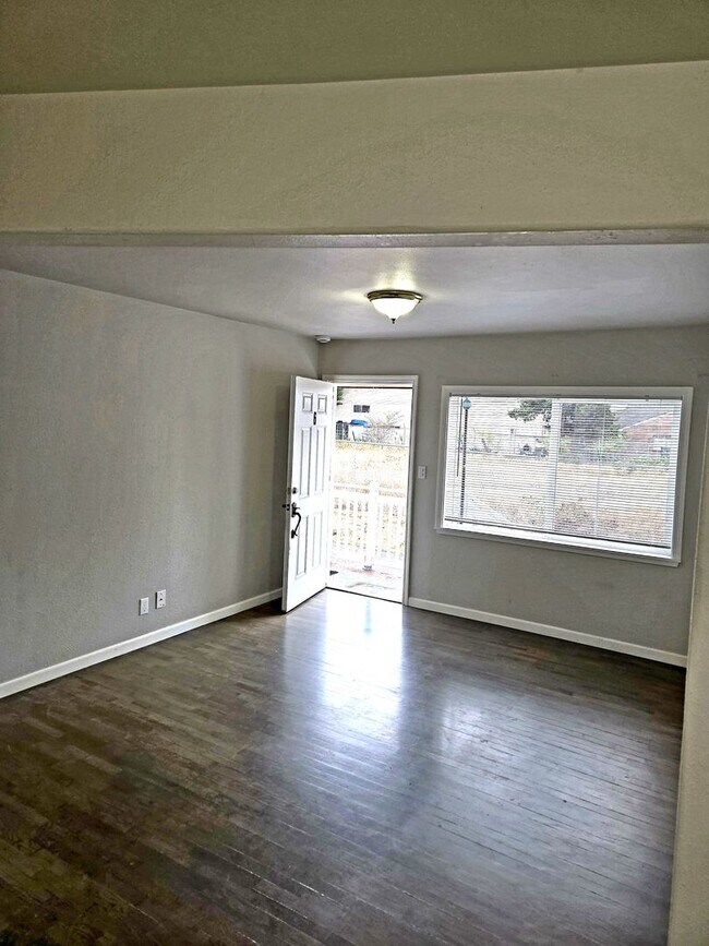 Building Photo - 8420 S Tacoma Way