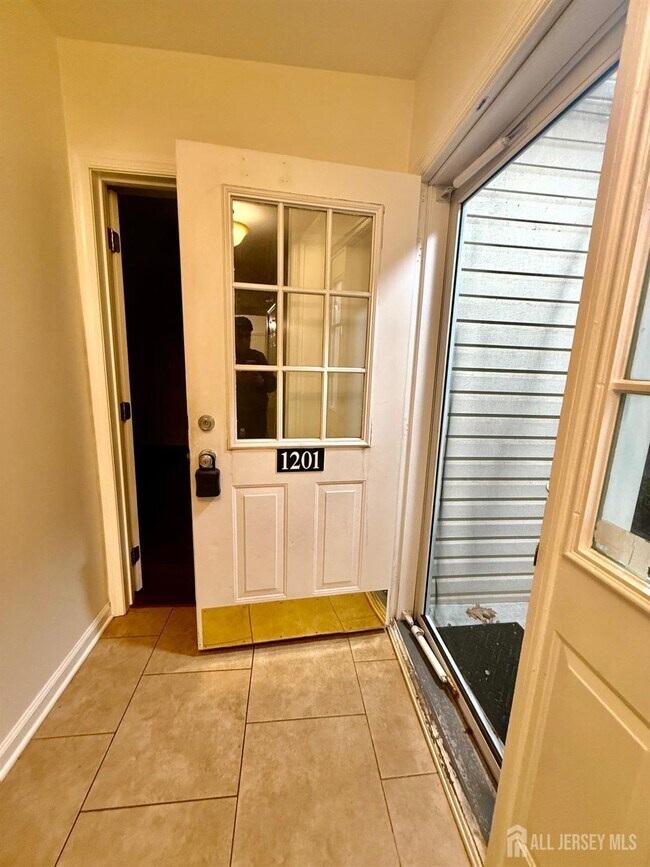 Primary Photo - 1201 Plymouth Rd