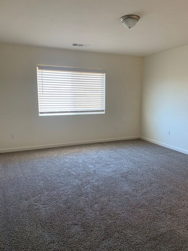 Building Photo - 4 Br 2 Ba available now