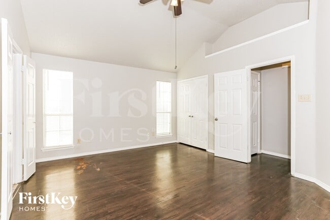 Building Photo - 5309 Tennis Villa Dr